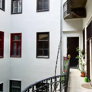 Premium By Hi5-vaci Str. 3 Bedroom Budapest